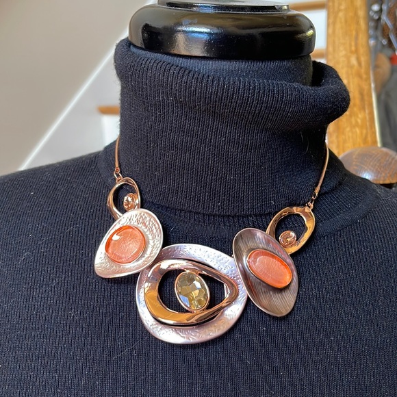STATEMENT ROSE GOLD FASHION NECKLACE - Picture 1 of 16